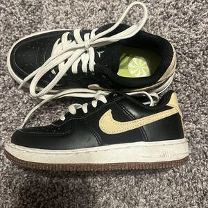 Nike Air Force 1 pomegranate size 11c